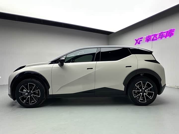 Фото 2 - Zeekr X