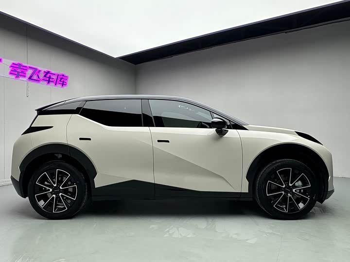 Фото 6 - Zeekr X