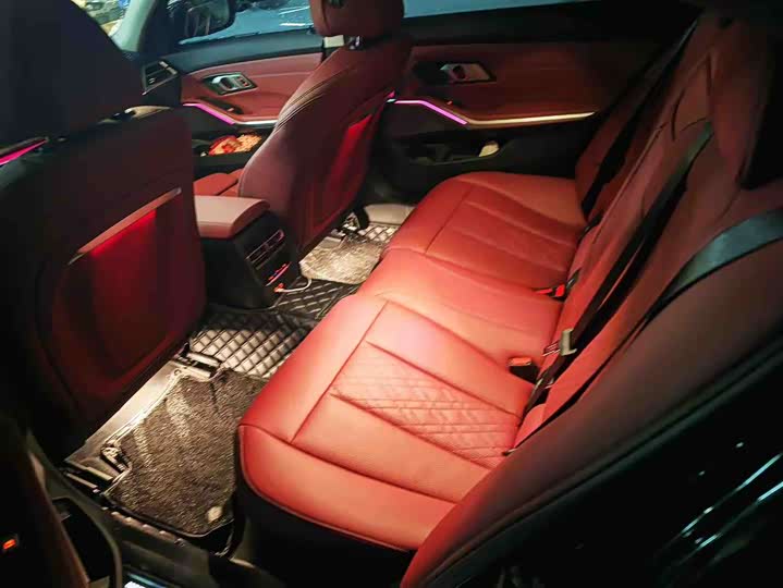 Photo 3 - BMW 3 Series