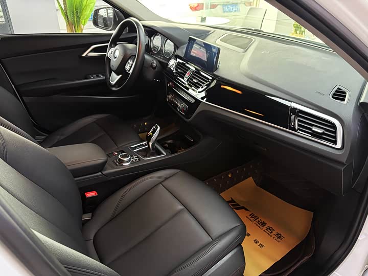 Фото 9 - BMW 1 Series