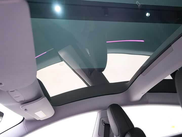 Фото 2 - Tesla Model 3