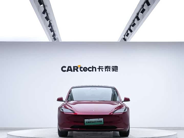 Фото 4 - Tesla Model 3