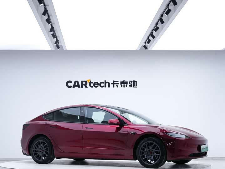 Фото 5 - Tesla Model 3