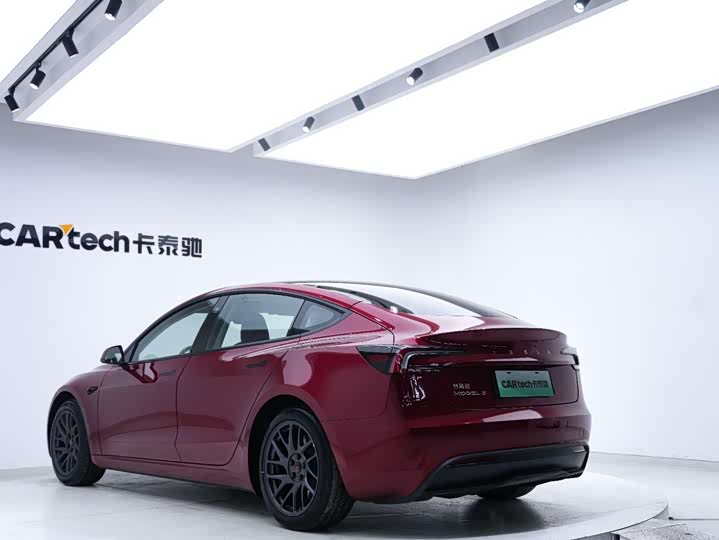 Фото 6 - Tesla Model 3