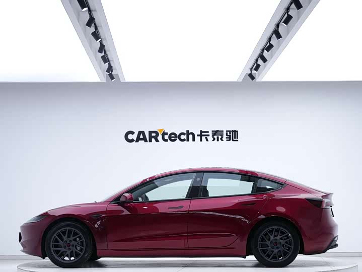 Фото 8 - Tesla Model 3