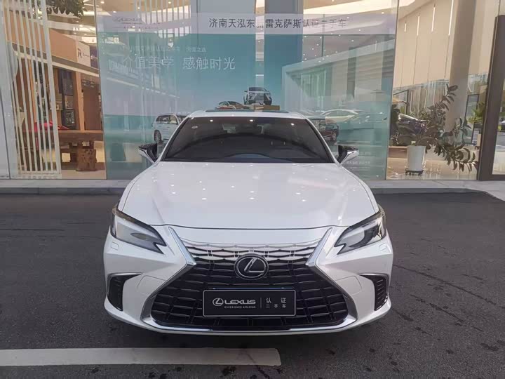 Фото 2 - Lexus ES