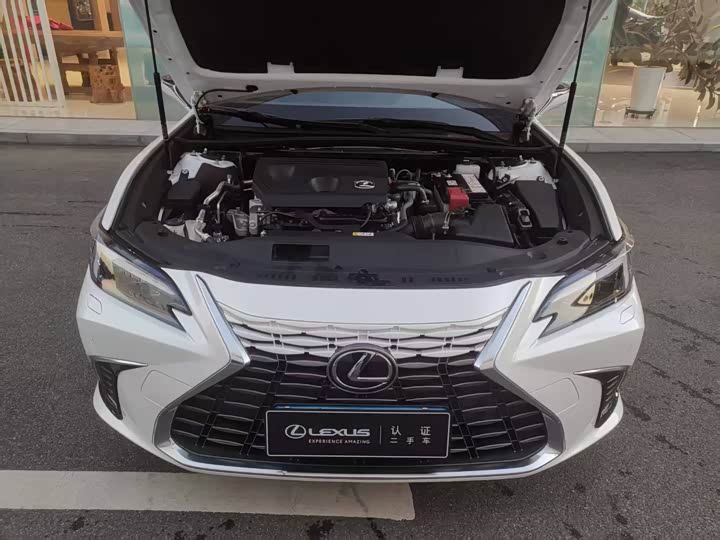 Фото 3 - Lexus ES