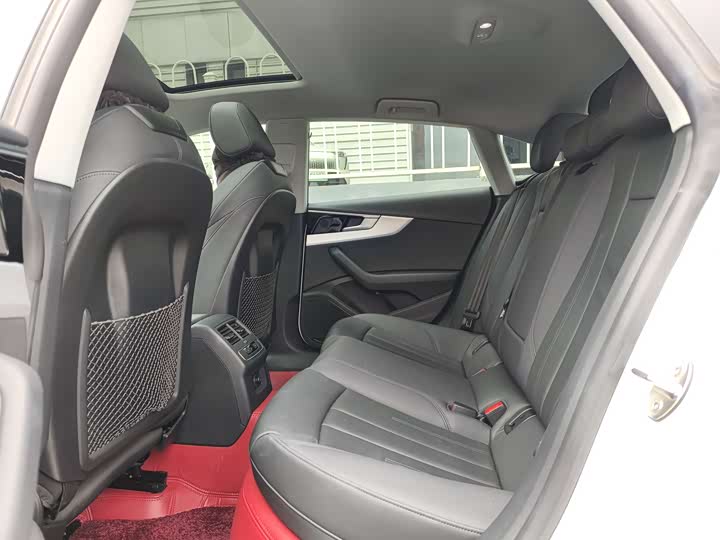 Фото 9 - Audi A5