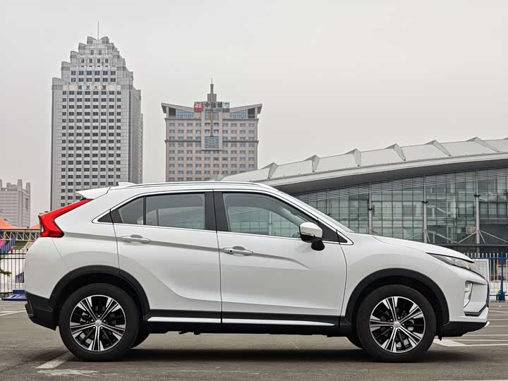 Photo 4 - Mitsubishi Eclipse Cross