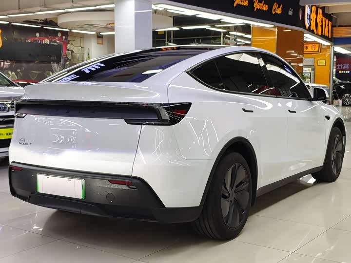 Фото 4 - Tesla Model Y