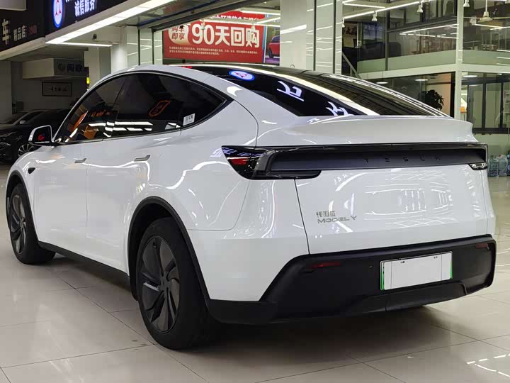 Фото 6 - Tesla Model Y