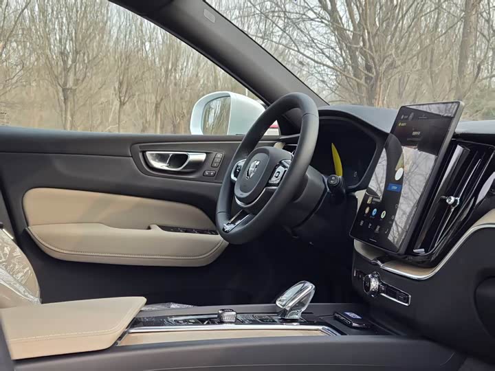 Фото 6 - Volvo XC60