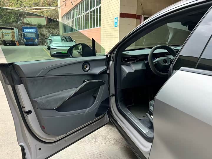 Фото 4 - Lotus Eletre