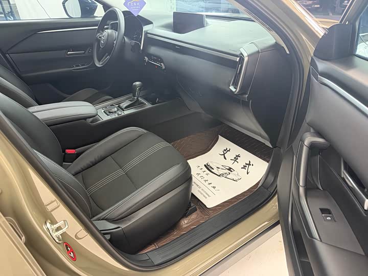 Photo 5 - Mazda CX-50