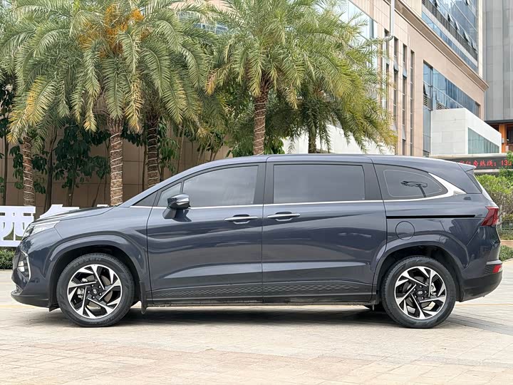 Фото 3 - Hyundai Custo