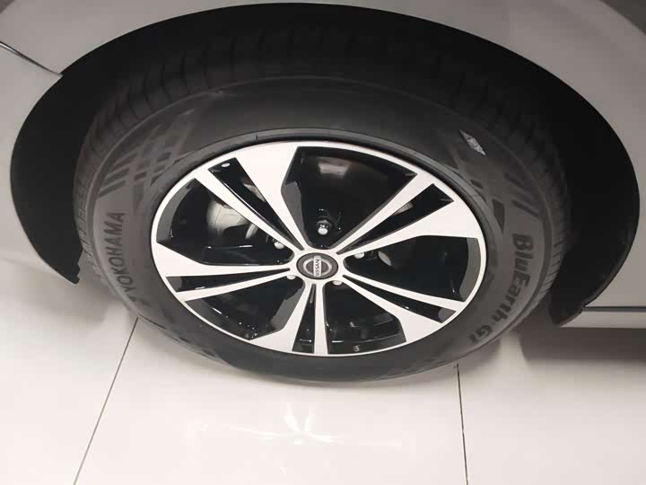 Фото 3 - Nissan Sylphy