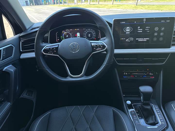 Фото 9 - Volkswagen Tiguan L Hybrid