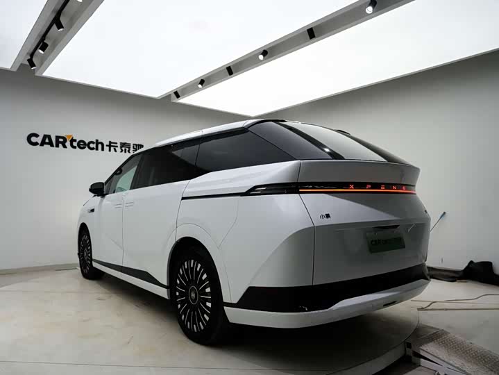 Фото 2 - XPeng X9