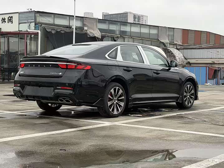 Фото 4 - Geely Preface