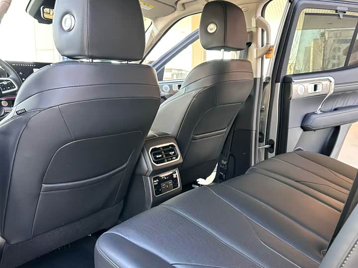 Фото 6 - Tank 400 Hybrid