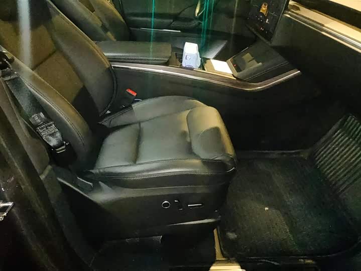 Фото 8 - Tesla Model X