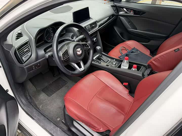 Photo 2 - Mazda CX-4