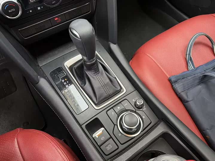 Photo 4 - Mazda CX-4