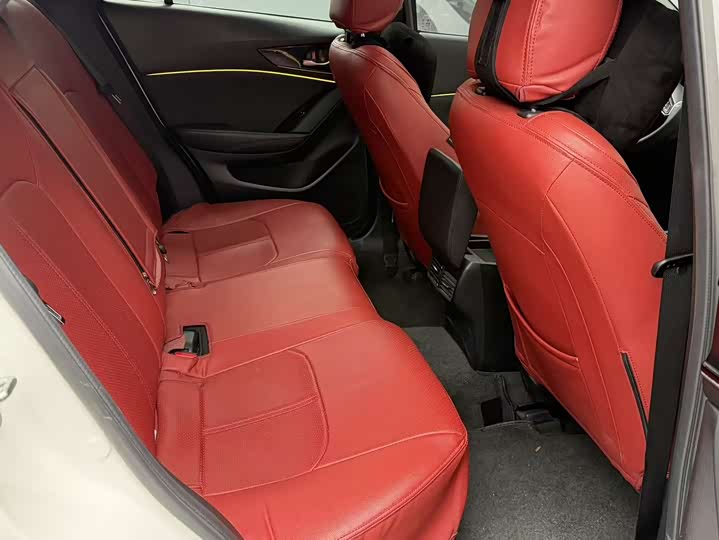 Photo 6 - Mazda CX-4