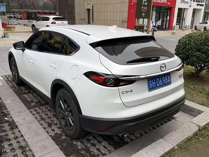 Photo 7 - Mazda CX-4