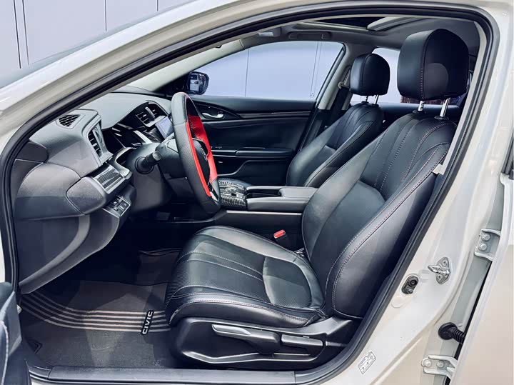 Фото 8 - Honda Civic