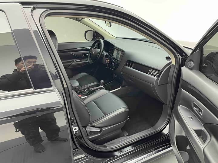 Фото 7 - Mitsubishi Outlander