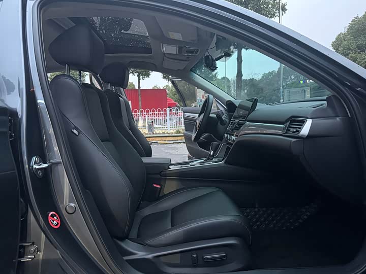 Фото 6 - Honda Accord