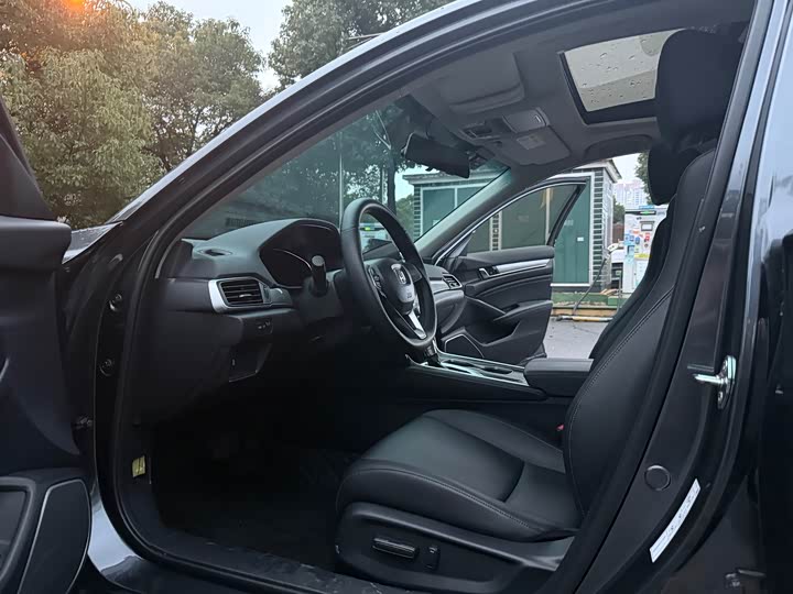 Фото 7 - Honda Accord