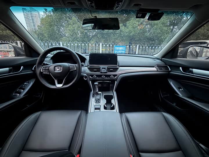 Фото 8 - Honda Accord