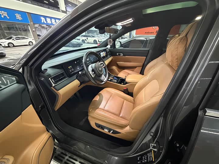 Фото 4 - LiXiang One