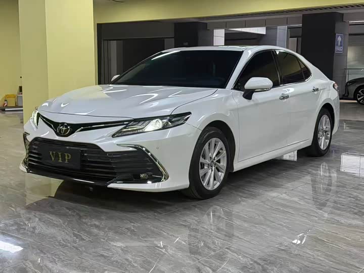 Фото 1 - Toyota Camry