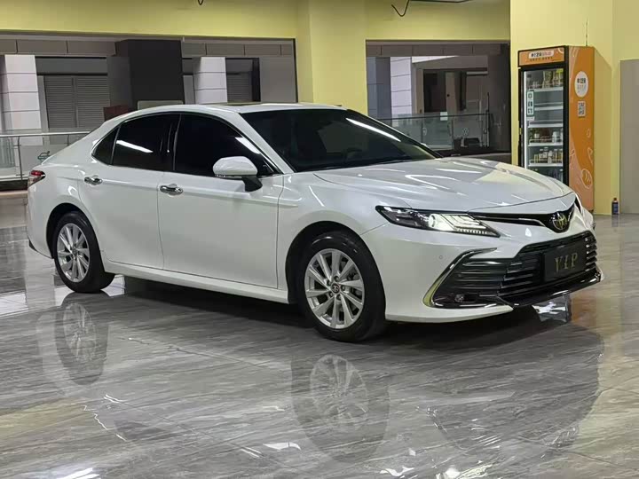 Фото 3 - Toyota Camry