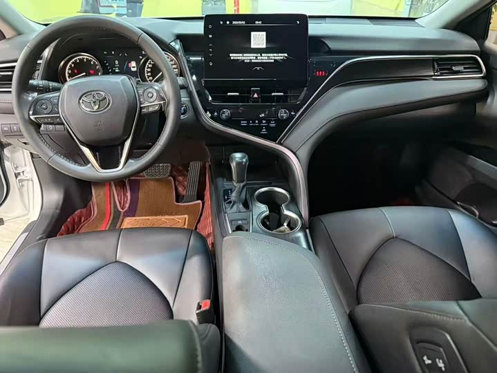 Фото 5 - Toyota Camry