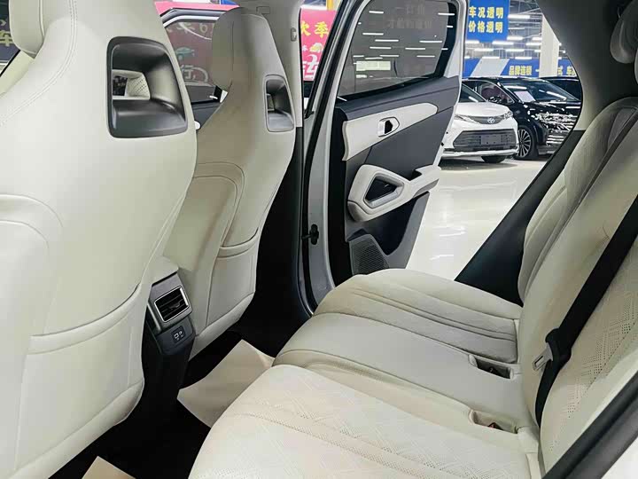 Фото 8 - BYD Yuan Up