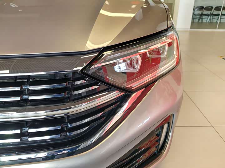 Фото 6 - Volkswagen Sagitar L