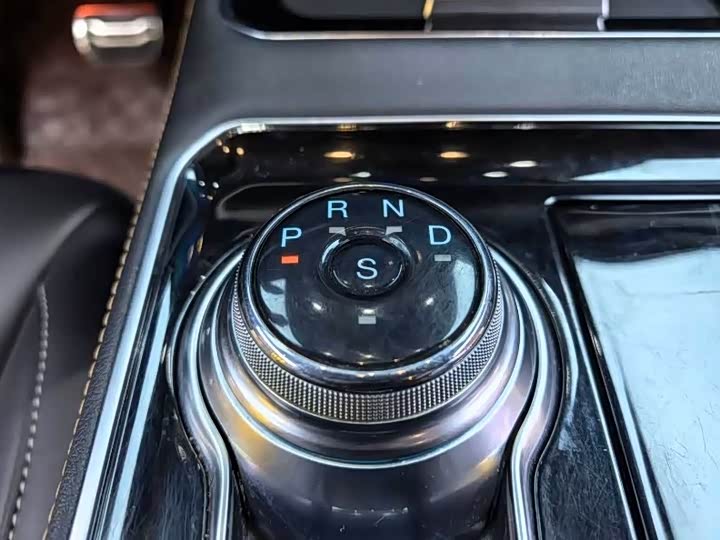 Фото 8 - Ford Edge