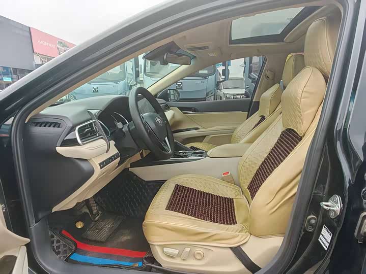 Фото 3 - Toyota Camry