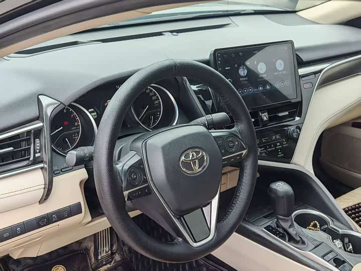 Фото 4 - Toyota Camry