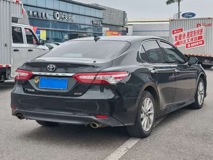 Фото 5 - Toyota Camry