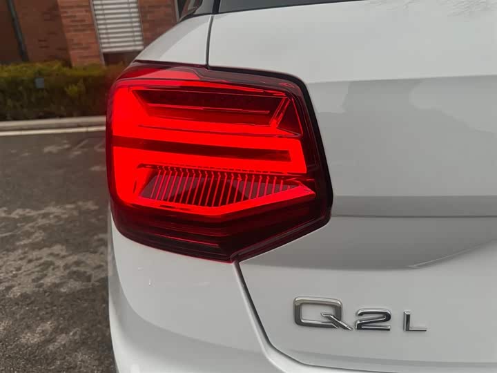 Фото 7 - Audi Q2L