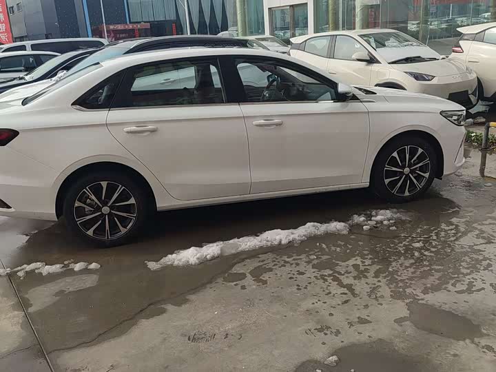 Photo 5 - Geely Emgrand