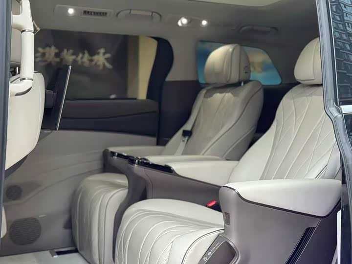 Фото 5 - Denza D9