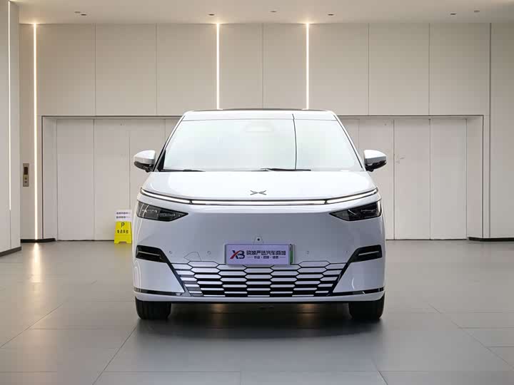 Фото 2 - XPeng X9