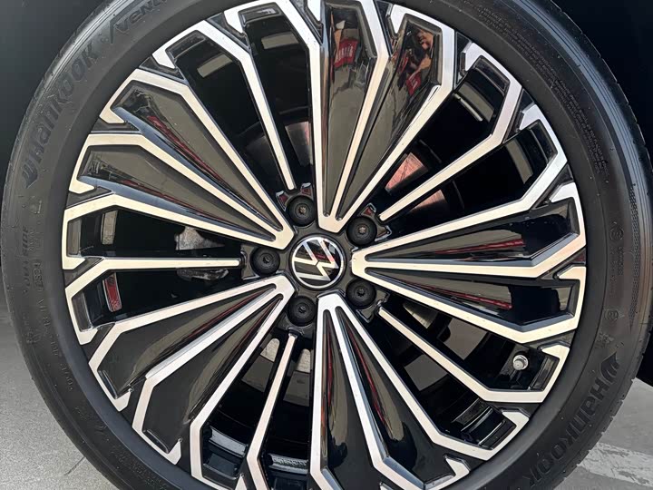 Photo 6 - Volkswagen Passat