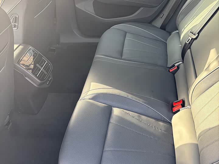 Photo 9 - Volkswagen Passat